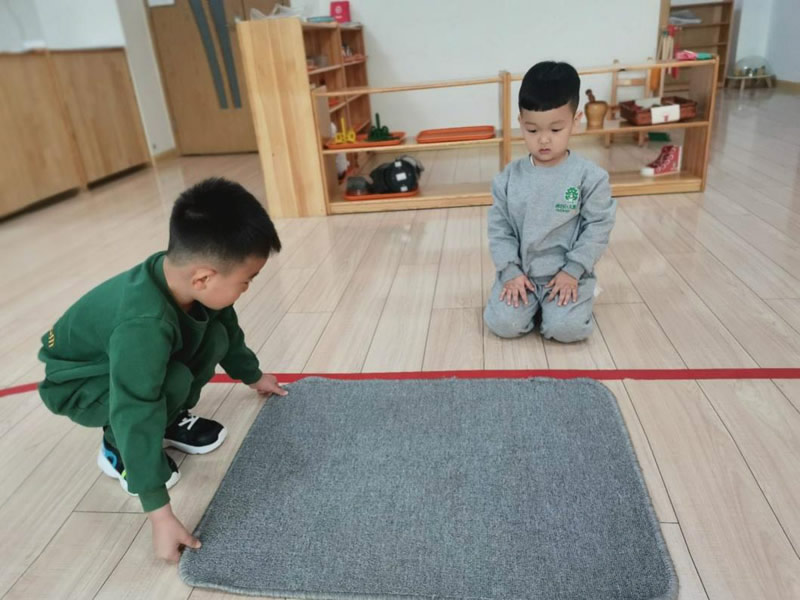 河北青縣跨世紀(jì)幼兒園：蒙氏班小小工作毯，教育成果竟可以這樣棒！