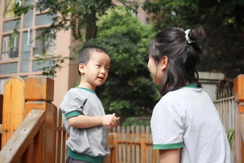 四川天府新區(qū)跨世紀(jì)派森幼兒園；清風(fēng)教師節(jié)，我們?cè)谛袆?dòng)