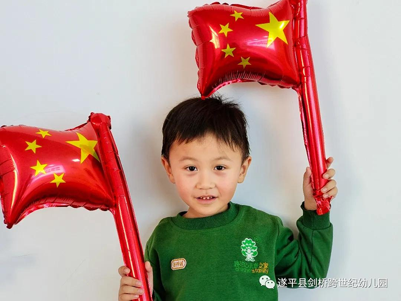 河南駐馬店遂平劍橋跨世紀(jì)幼兒園：如果信仰有顏色，一定是中國紅！