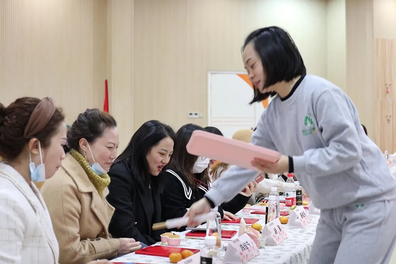 四川成都跨世紀(jì)派森幼兒園：家園共育，愛的合力，從家委會、伙委會開始