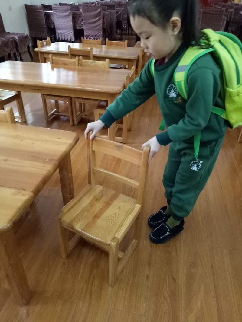 我們班有一個盡職盡責(zé)的衛(wèi)生委員