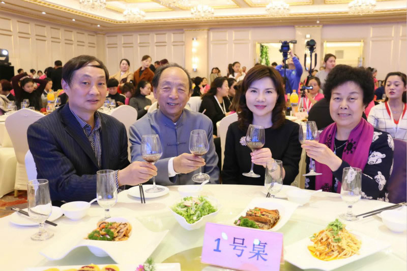 “同心、同路、創(chuàng)未來”，年度晚宴開啟，跨世紀(jì)揚(yáng)帆再起航