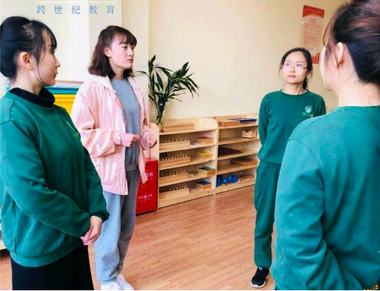 香港跨世紀(jì)總部專家走進津市跨世紀(jì)兒童之家指導(dǎo)教研工作，贏來全園點贊!