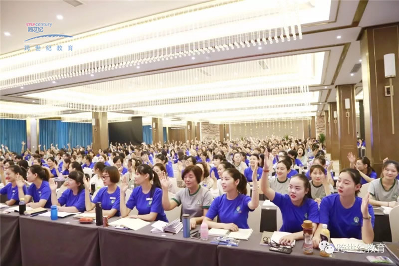 做合格蒙特梭利教師，從“件事——展示工作”做起……