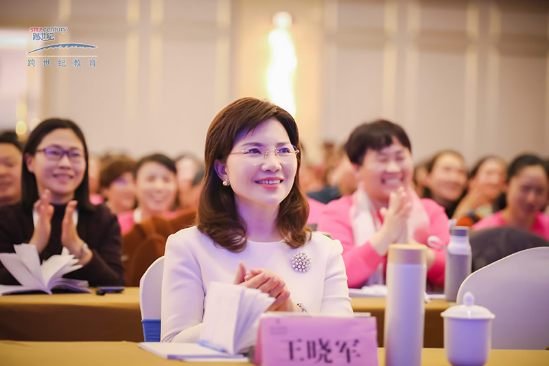 “教育興國，教師興教”，跨世紀總經(jīng)理兼教育總監(jiān)王曉軍致禮第34個教師節(jié)