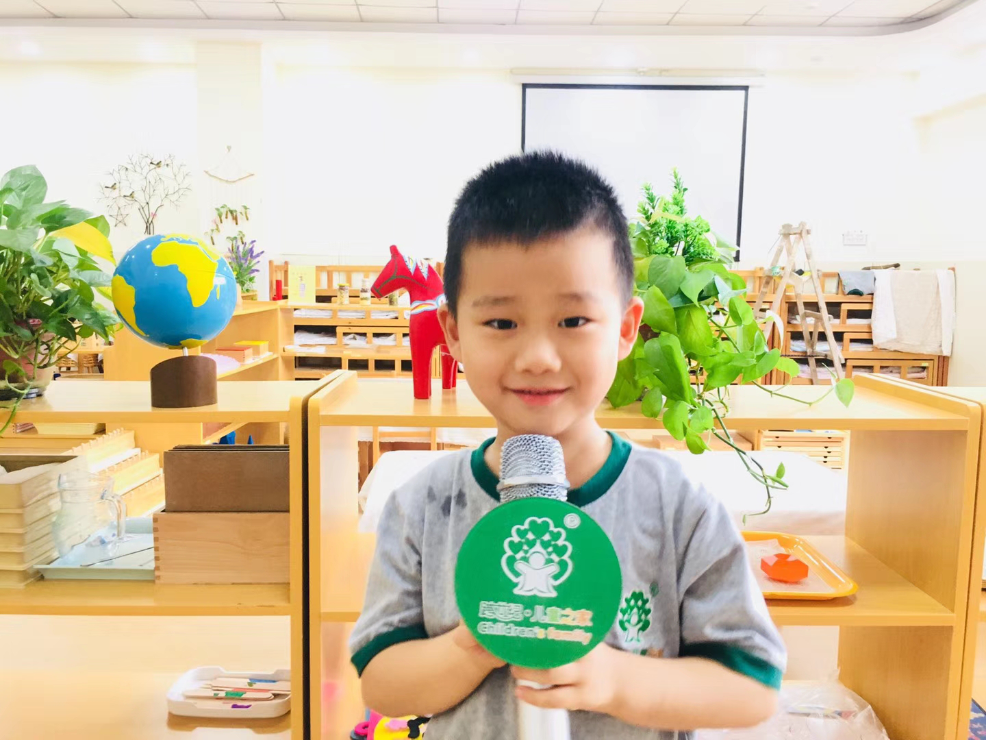 跨世紀(jì)幼兒園：周一分享，提升孩子的表達力、表現(xiàn)力