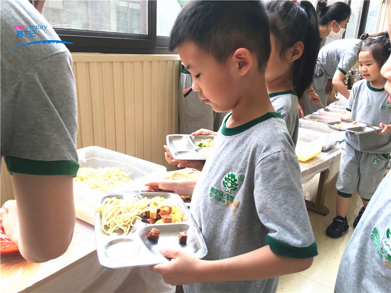 蒙氏幼兒園體驗(yàn)化教學(xué)：和諧的自助餐