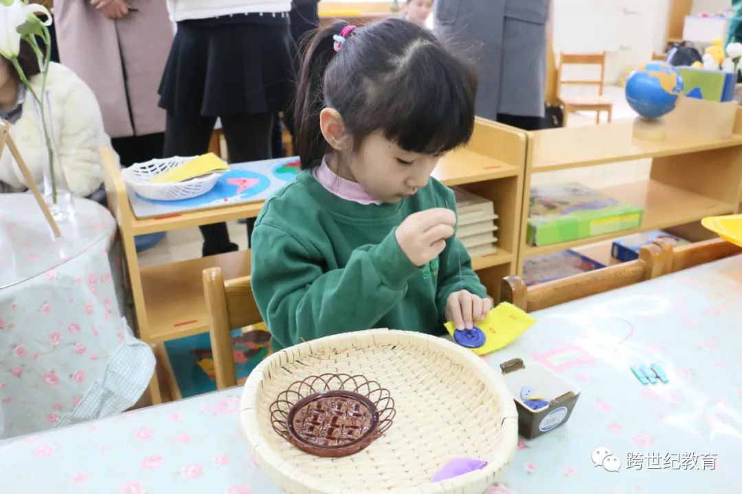 蒙氏幼兒園如何培養(yǎng)孩子的感受力？這些方法你值得擁有！