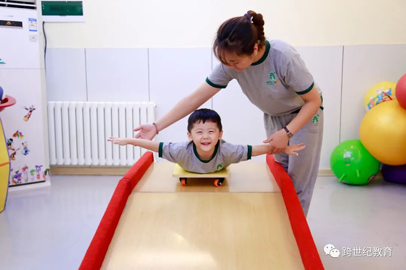 跨世紀(jì)蒙氏教育：孩子閱讀跳字漏行，還喜歡寫(xiě)反字？這么做準(zhǔn)沒(méi)錯(cuò)！