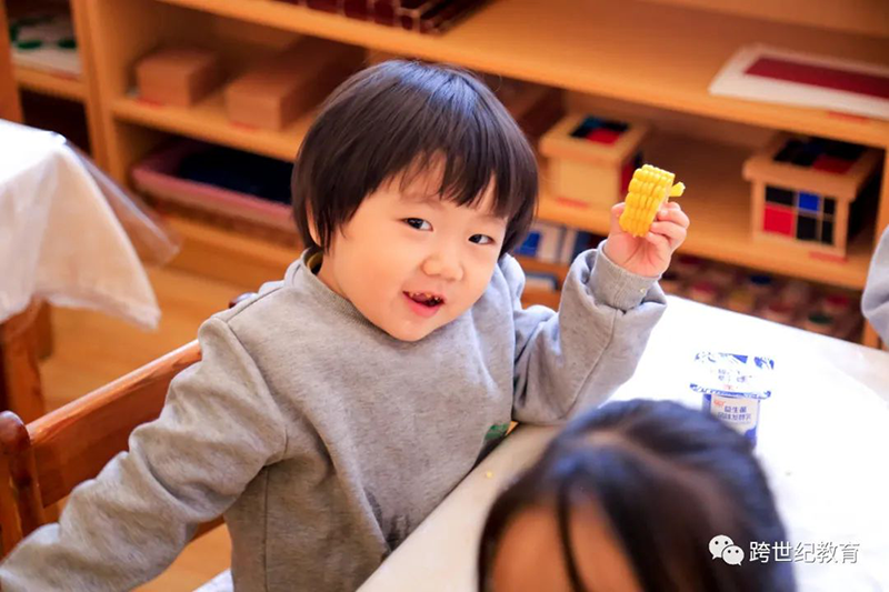 跨世紀(jì)蒙氏教育：從現(xiàn)在起，培養(yǎng)孩子懂得感恩，為其一生幸福做準(zhǔn)備！