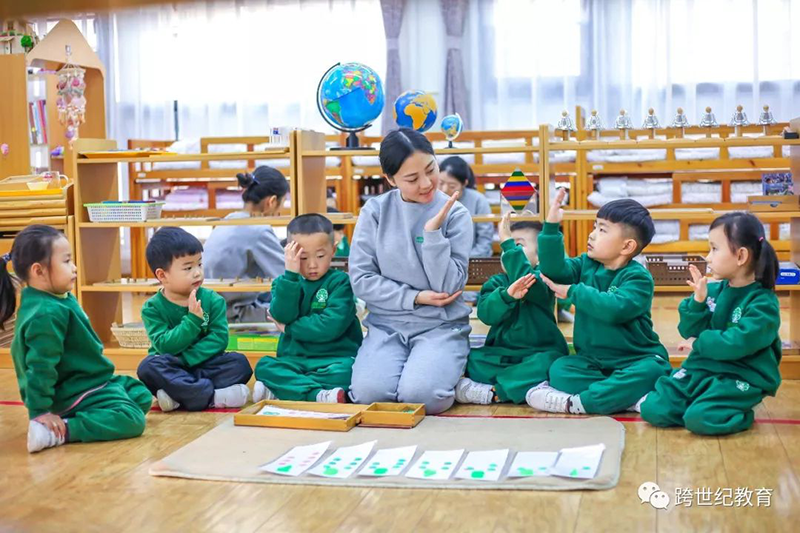 跨世紀(jì)教育：蒙氏幼兒園的環(huán)境布置要注重美感，原因在于……