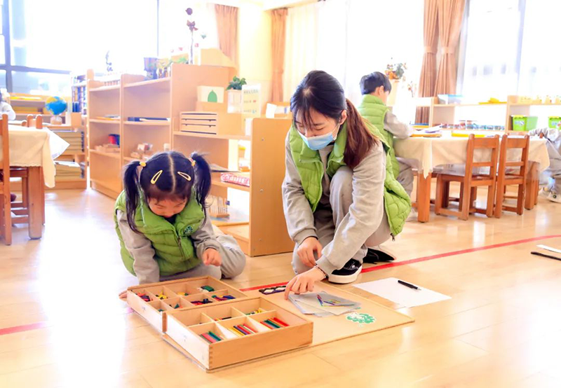 跨世紀(jì)教育：蒙特梭利教育中的“正?；膬和?！