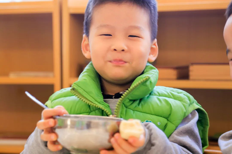 跨世紀蒙氏教育：孩子可能是被“教”笨的，家長們可要注意了！