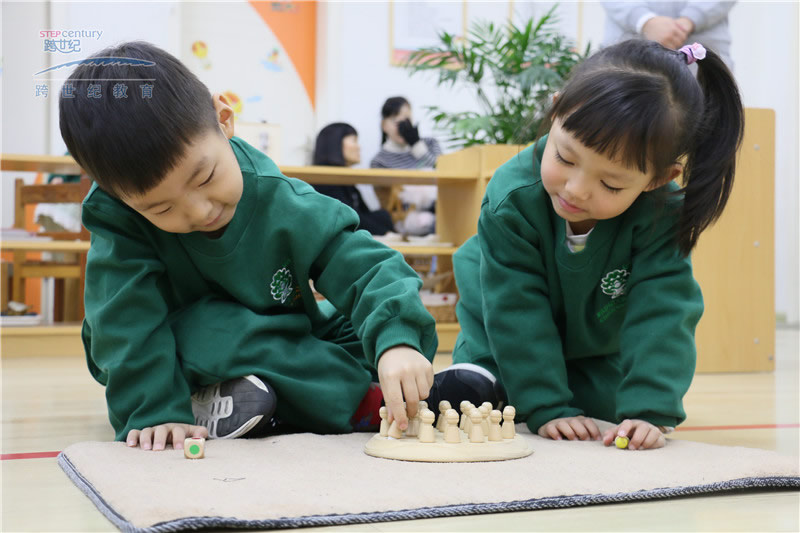 跨世紀蒙氏教育：高品質幼兒園老師通過獨特的方法幫助孩子在班級建立秩序！