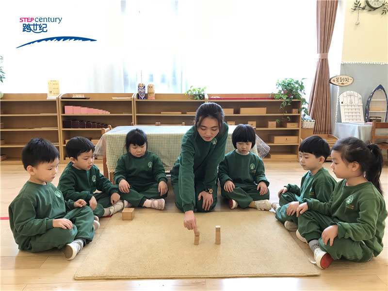 跨世紀(jì)蒙氏教育：實(shí)物化教學(xué)，讓教具成為孩子幼兒的佳玩伴