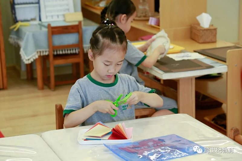 跨世紀(jì)蒙氏教育：孩子的敏感期原來這么多，真是太神奇了！