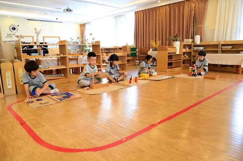 跨世紀(jì)蒙氏教育：這所幼兒園非常注重細(xì)化環(huán)境創(chuàng)設(shè)，讓隱性課程更有效，厲害！