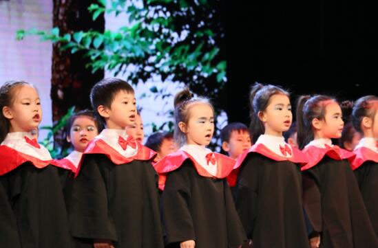 跨世紀幼兒園畢業(yè)典禮主持詞