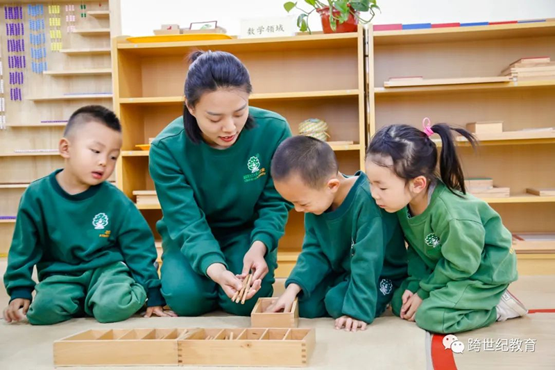 跨世紀(jì)蒙氏教育：孩子總是坐不住，是專注力有問(wèn)題嗎？
