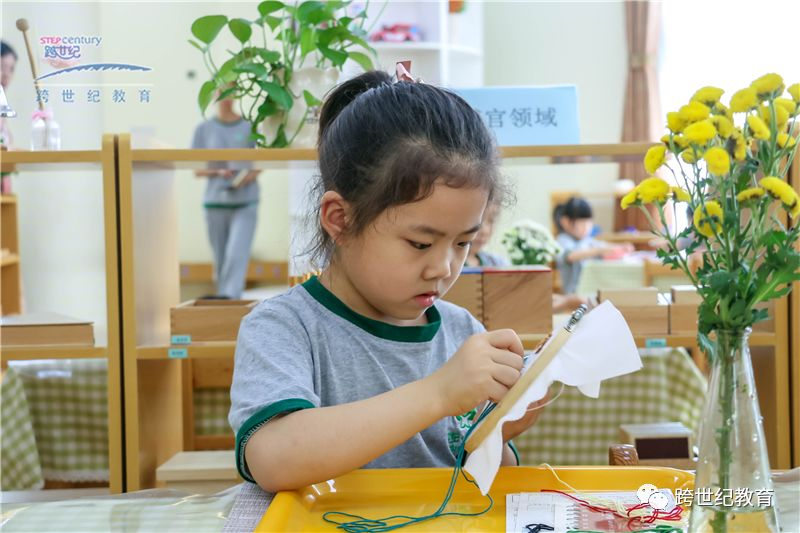 跨世紀(jì)蒙氏教育：幼兒園老師必須知道的7個幼兒安全教育！