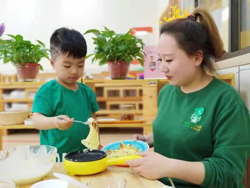 跨世紀(jì)蒙氏教育操作化成果案例：煎雞蛋