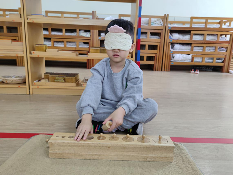 跨世紀(jì)幼兒園教育成果——玩游戲也“蒙氏”