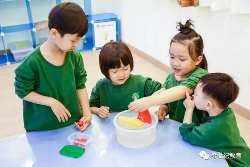 跨世紀(jì)蒙氏教育：混齡班的大孩子為什么不欺負(fù)小孩子？