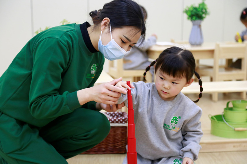 幼兒園園中園開托育班級(jí)，招聘老師如何做？