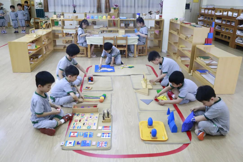 幼兒園值得夸耀的不是硬件設(shè)施，而是幼兒教師