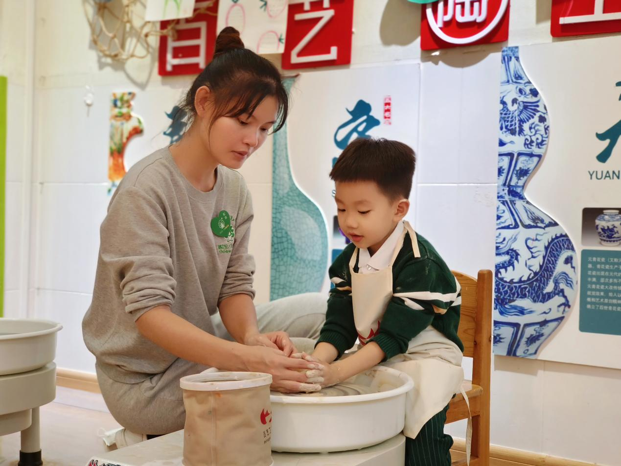 海南陵水藝星跨世紀幼兒園：優(yōu)秀教師成長故事（二）