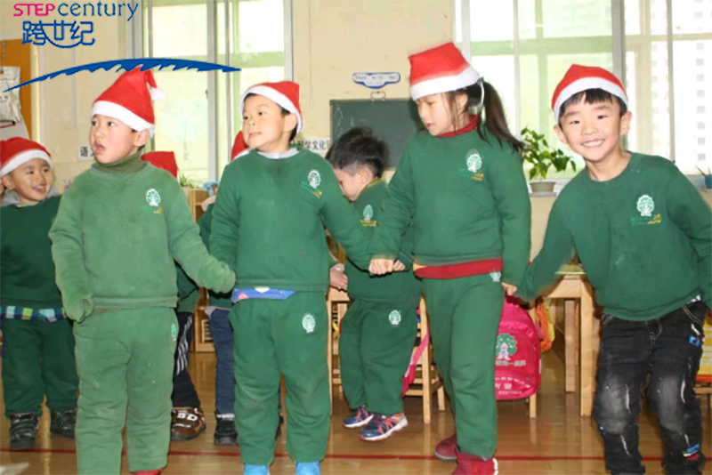 河南省南陽市興宛幼兒園：幸福環(huán)繞寶貝，圣誕樂享不停！354.png